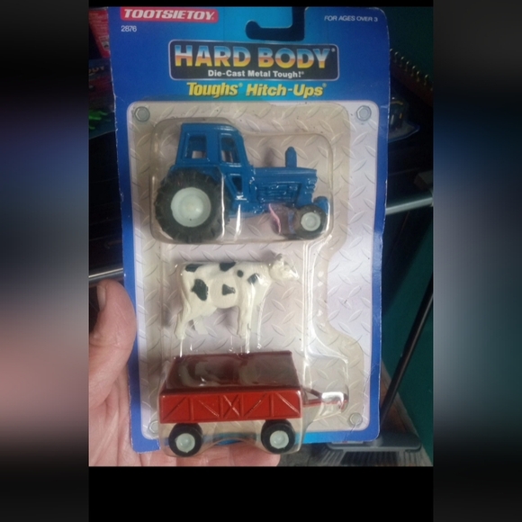 1992 Tootsietoy Die-Cast Hard Body Tractor and Trailer w/ Cow Toughs Hitch-Ups - Picture 1 of 1